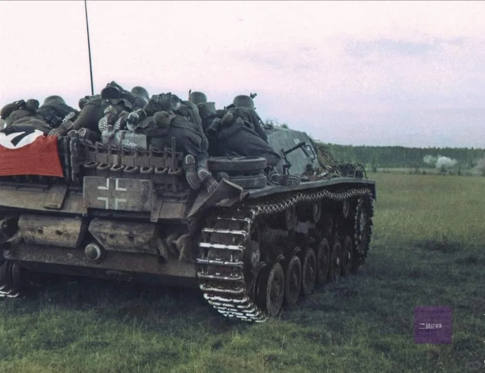 1941年，东线，一辆Sturmgeschutz III Ausf C...
