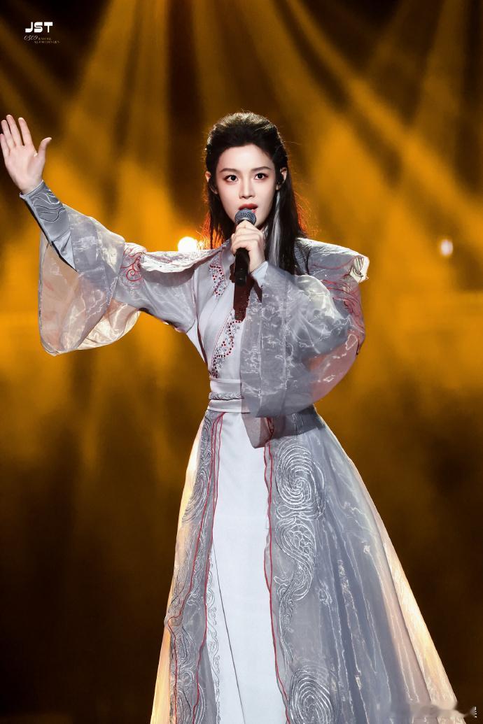 陈丽君唯美开唱霸王别姬 陈丽君演唱《霸王别姬》太有魅力！戏韵与新声的融合恰到好处