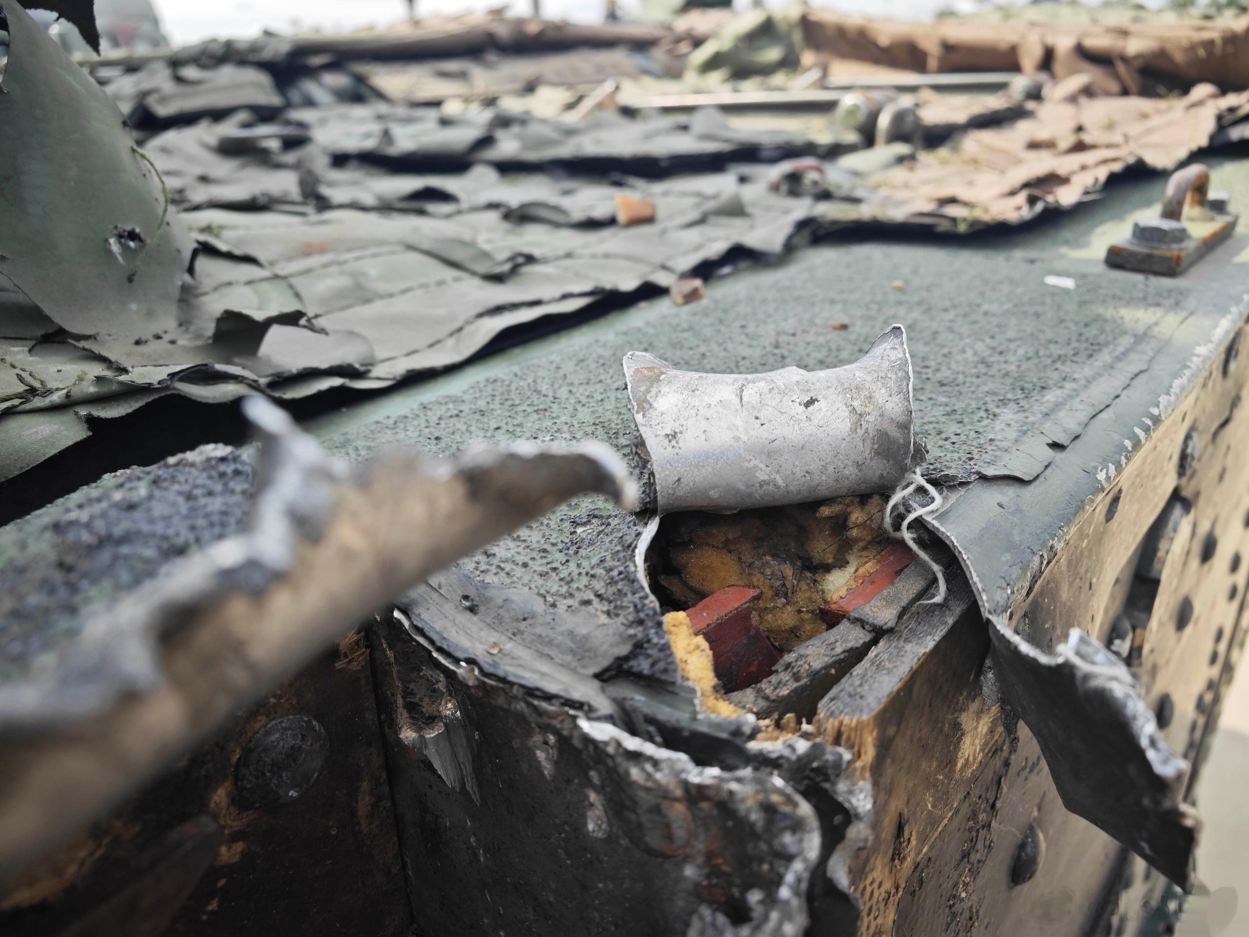 近距离查看#俄军# 缴获的瑞典CV9040C的损坏情况 ​​​