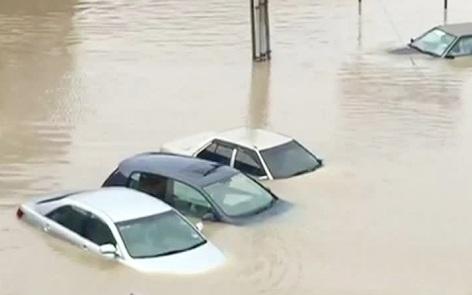在最近这几天，一些海湾国家，包括阿曼和阿拉伯联合酋长国，已经经历了多次暴雨。 