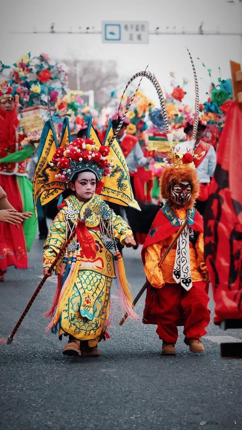 明天，西宁最热闹的社火巡游要来啦！就在西门十字，正月初十上午10点半准时炸场！舞