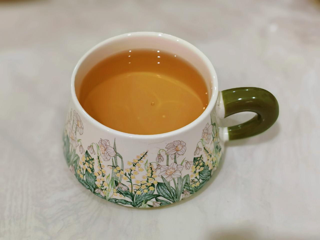 快乐很小，很小，
小到一杯热茶就能装下。