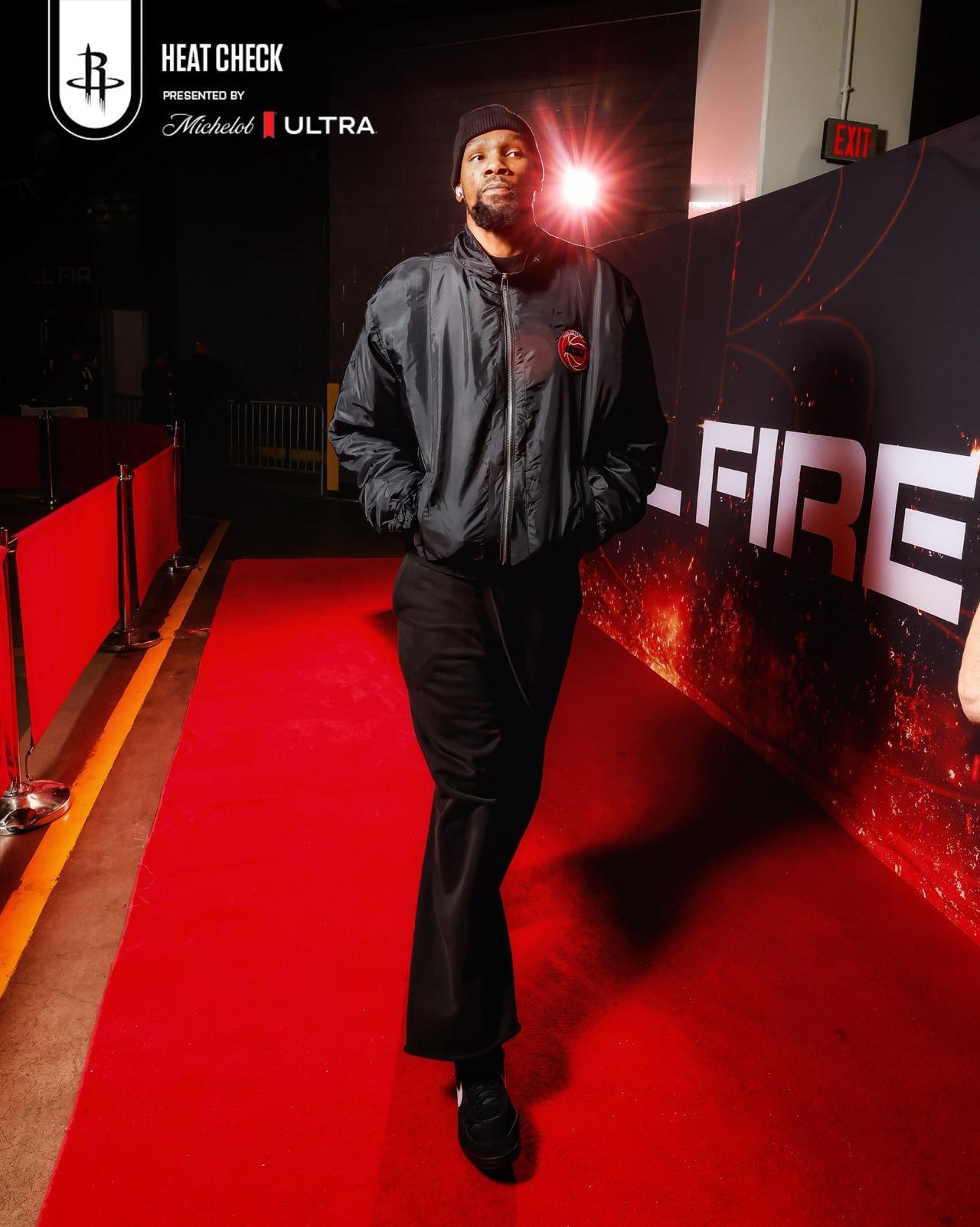 🇺🇸美记：“哈登、杜兰特谁是你心目中最好的得分手？”

保罗：“他俩我都合作