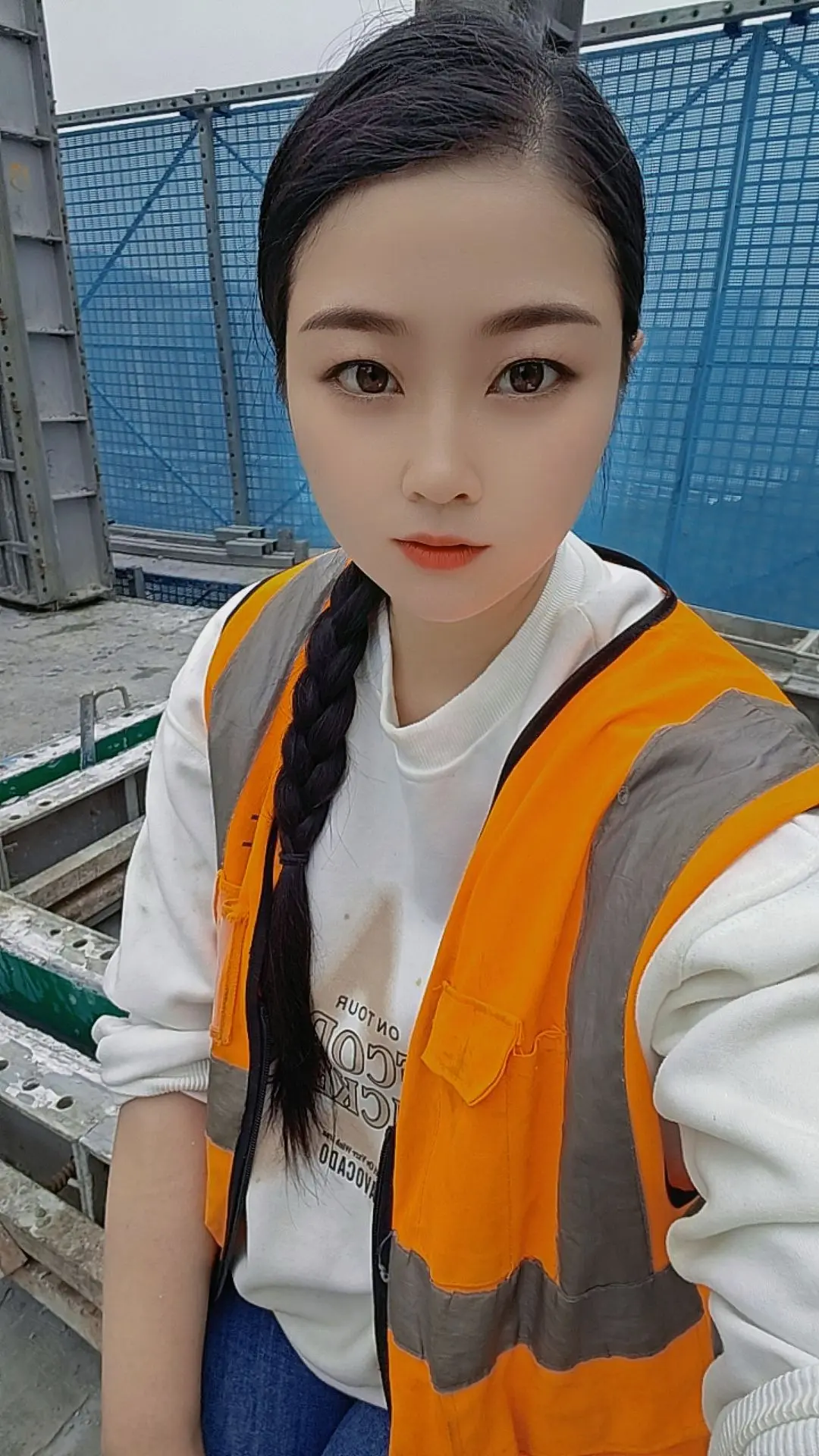 这年头能自己扛.就别声张，做个勇敢的女人。去承受命运给你安排的一切！这...