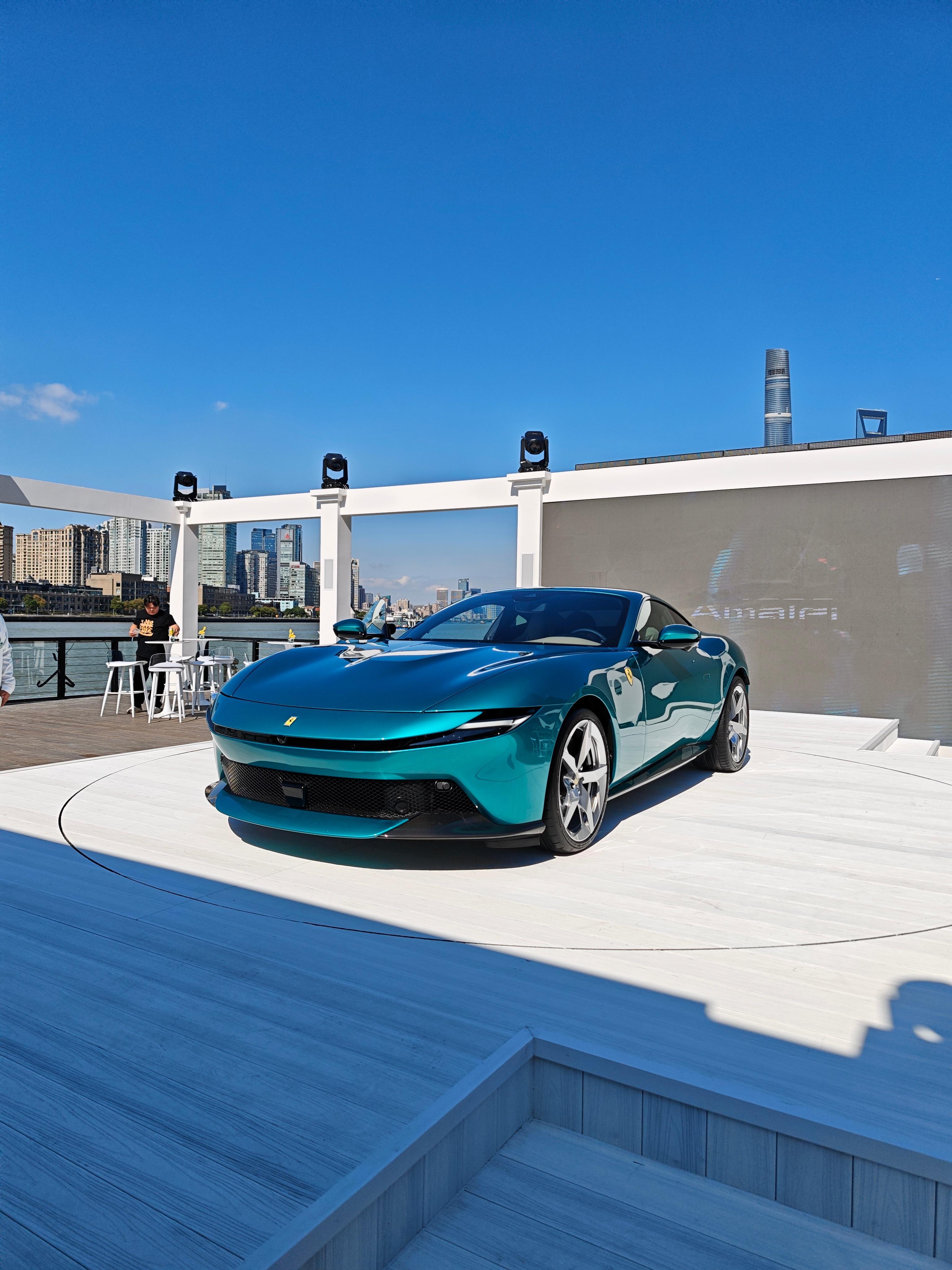 shen车视界 入门级法拉利？其实不止入门。在Amalfi的活动现场，我听到有媒