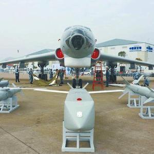 海上快意扬帆的船