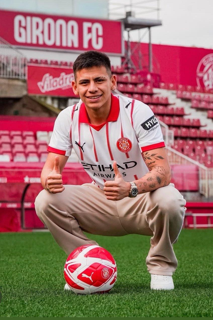 🚨曼城￼官方：   🇦🇷埃切维里￼租借加盟赫罗纳￼。合同至本赛季结束。👿