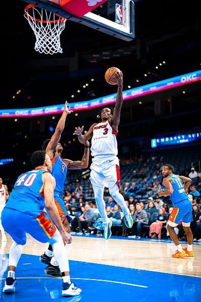 贝兹·姆本与犹他爵士达成一份10天短合同。
身高1米93的后卫姆本在2025年选