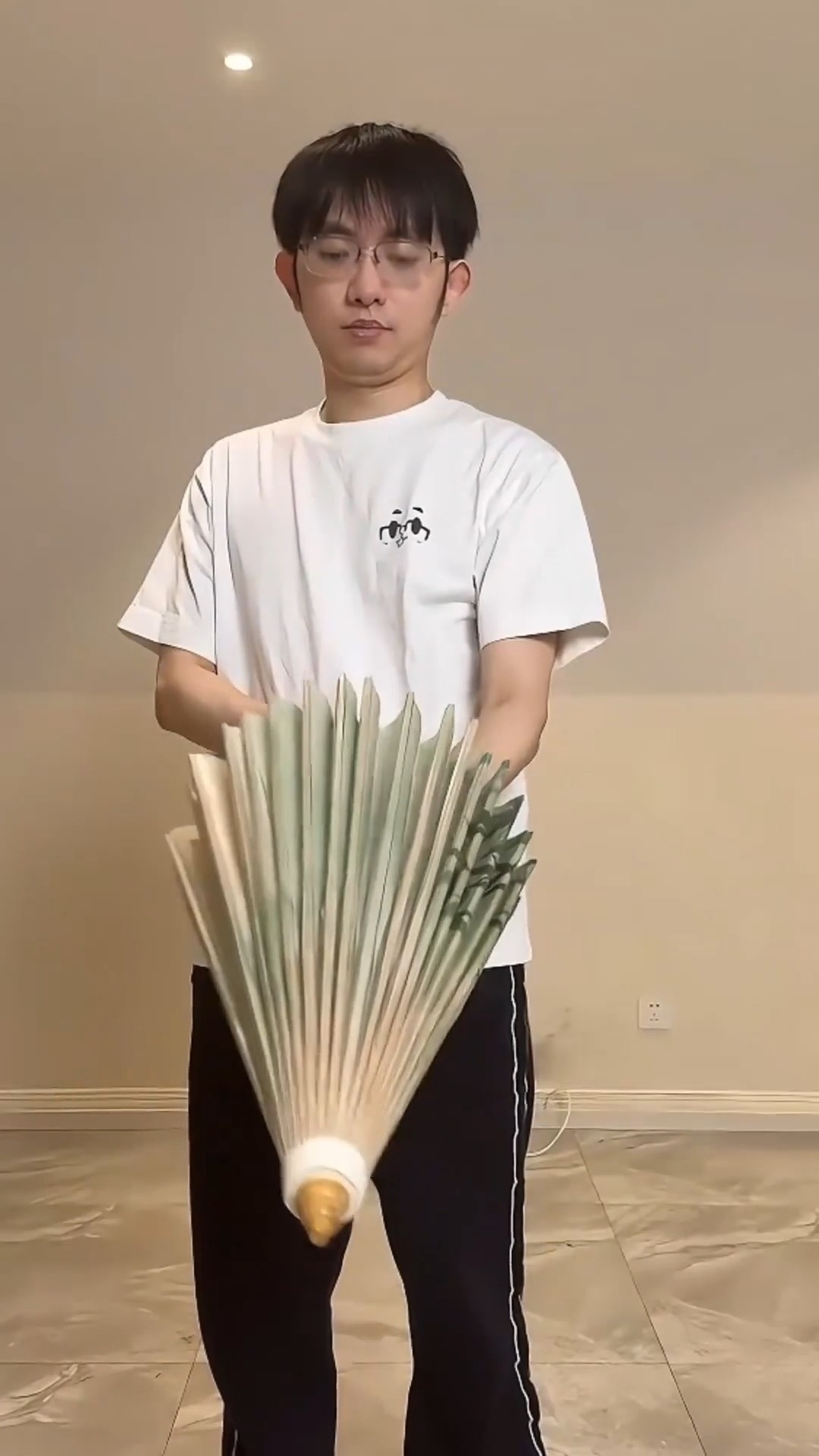 李炫君，撑伞，变装（从来没想过这仨词能联系起来）李炫君