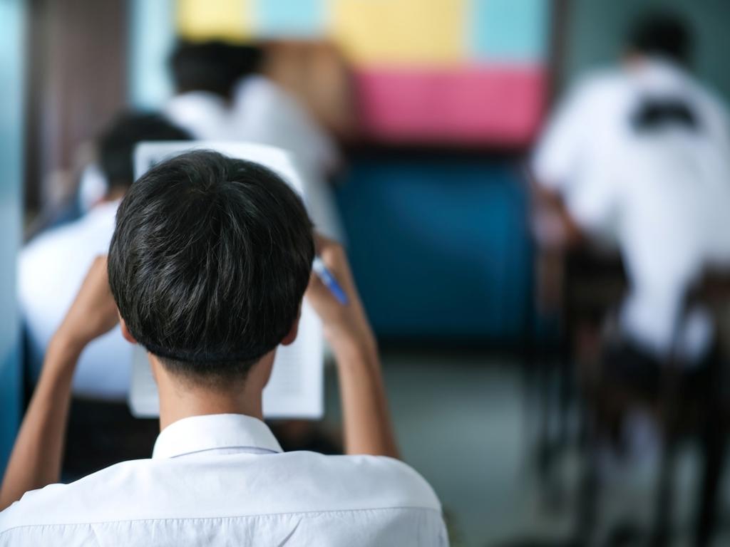台湾中考的“冷幽默”。
一直知道台湾每年都会组织高考，简单做了一下功课后，才发现