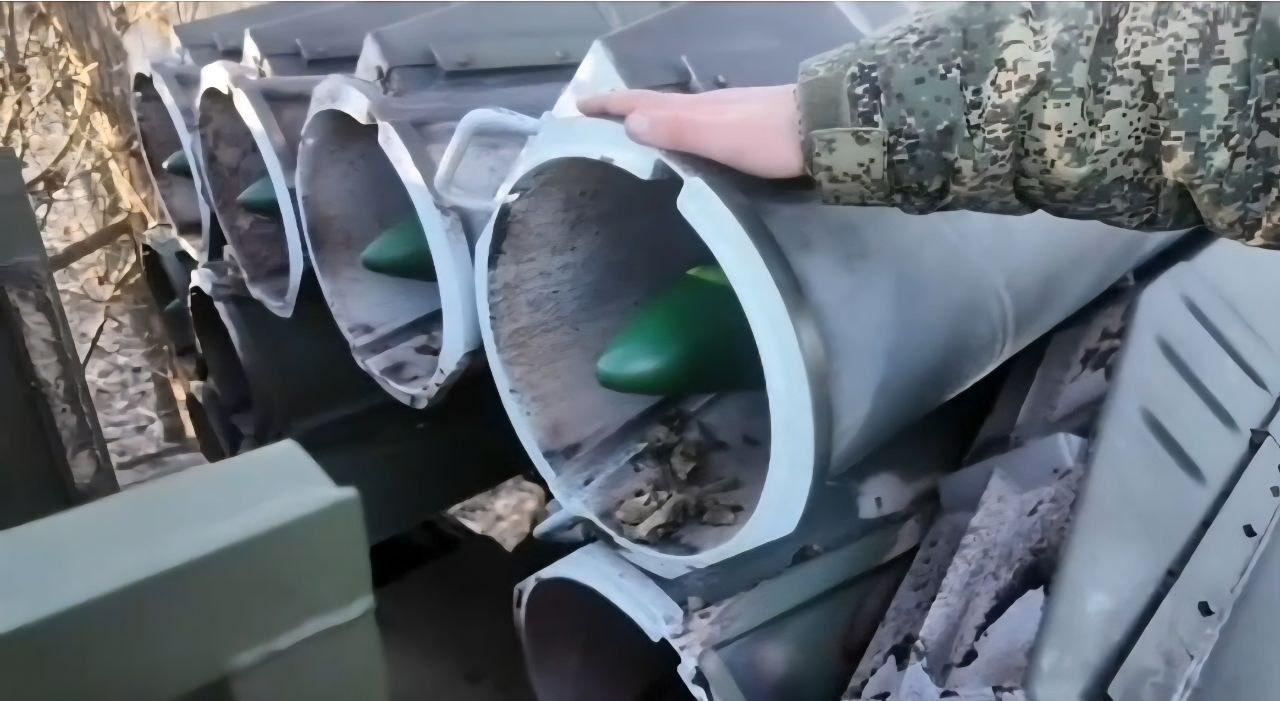 俄罗斯方面声称，他们越来越多地使用射程120公里的300毫米高爆破片火箭。而“旋