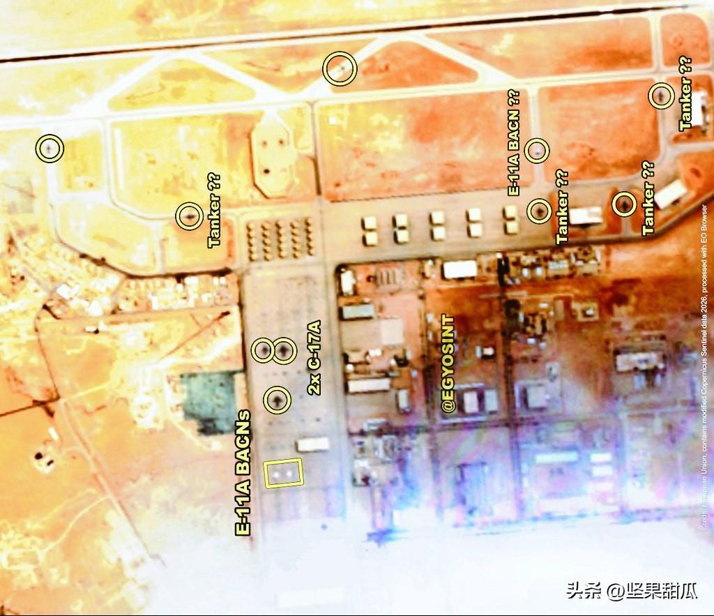 快轮到这里了，昨3月2日的卫星图像显示，沙特阿拉伯苏丹王子空军基地很繁忙，大批加