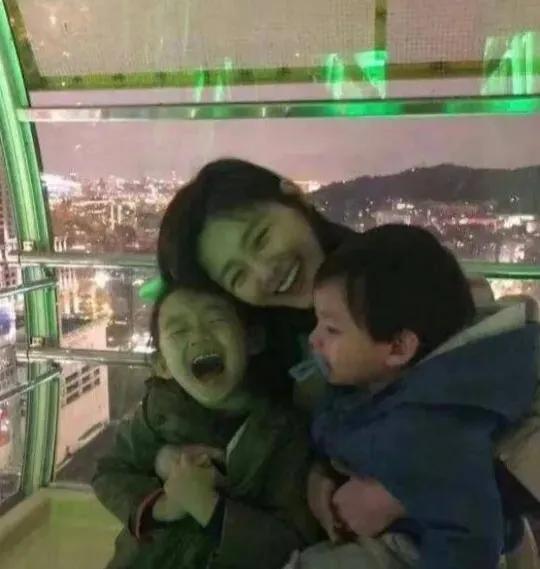 终于明白为什么汪小菲每半个月才能回来看孩子了！他之所以想要见孩子，不仅仅是因为他