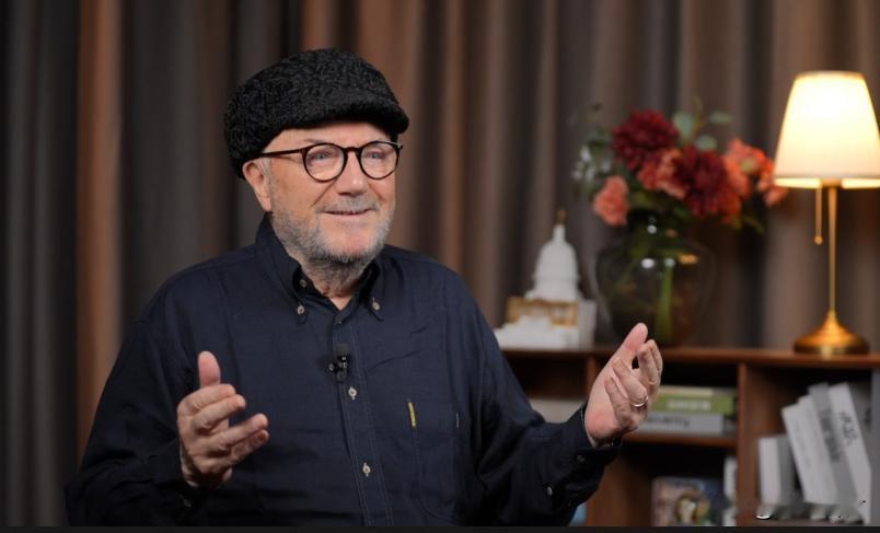 “你们叫我们恨中国，可中国发展这么好，我们却在泥潭里挣扎！”。加洛韦是西方难得的