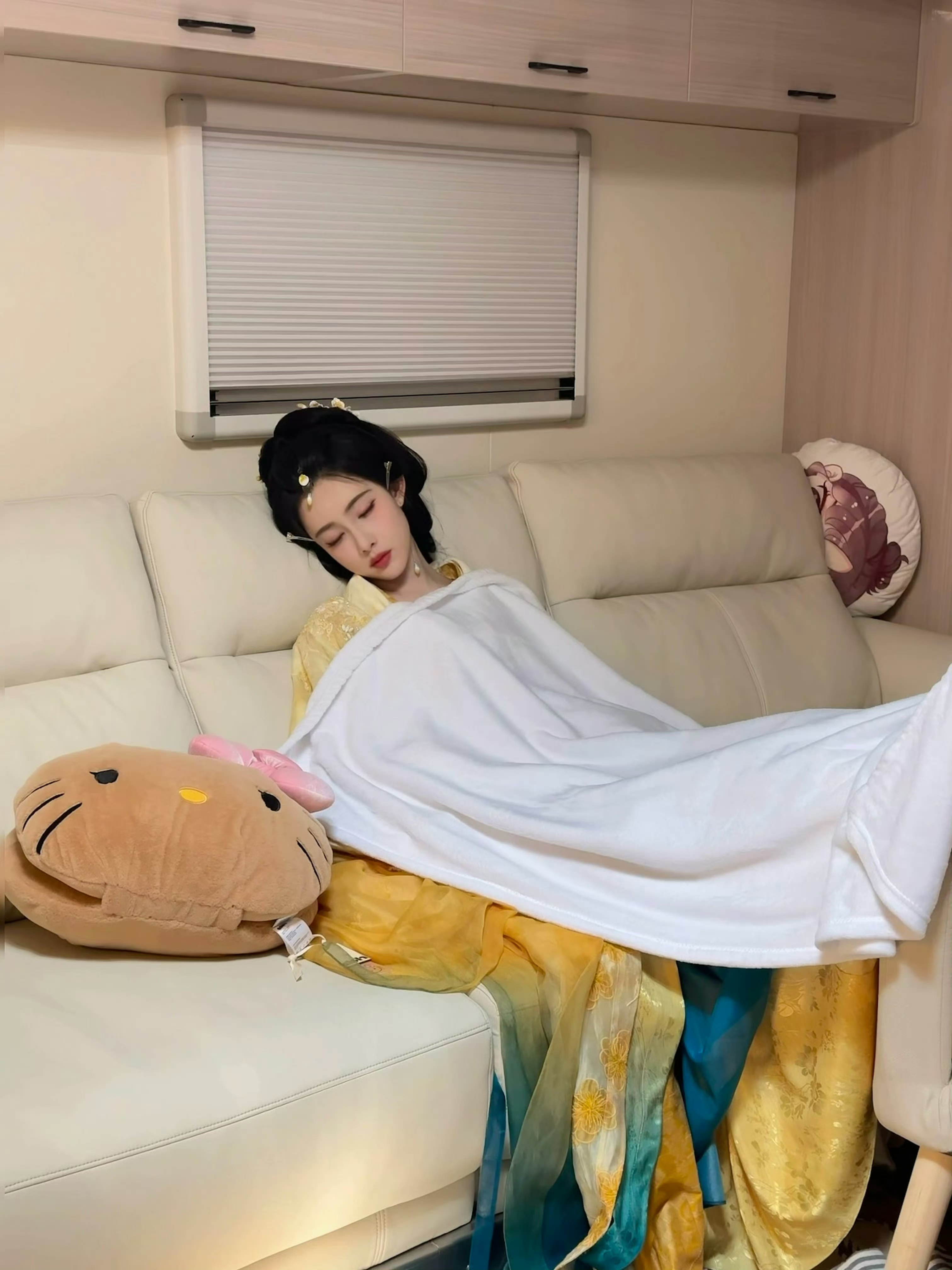 孟子义更新了沈汐和的日常 孟子义更新了沈汐和的日常九宫格，好美丽哇！孟子义沈汐和