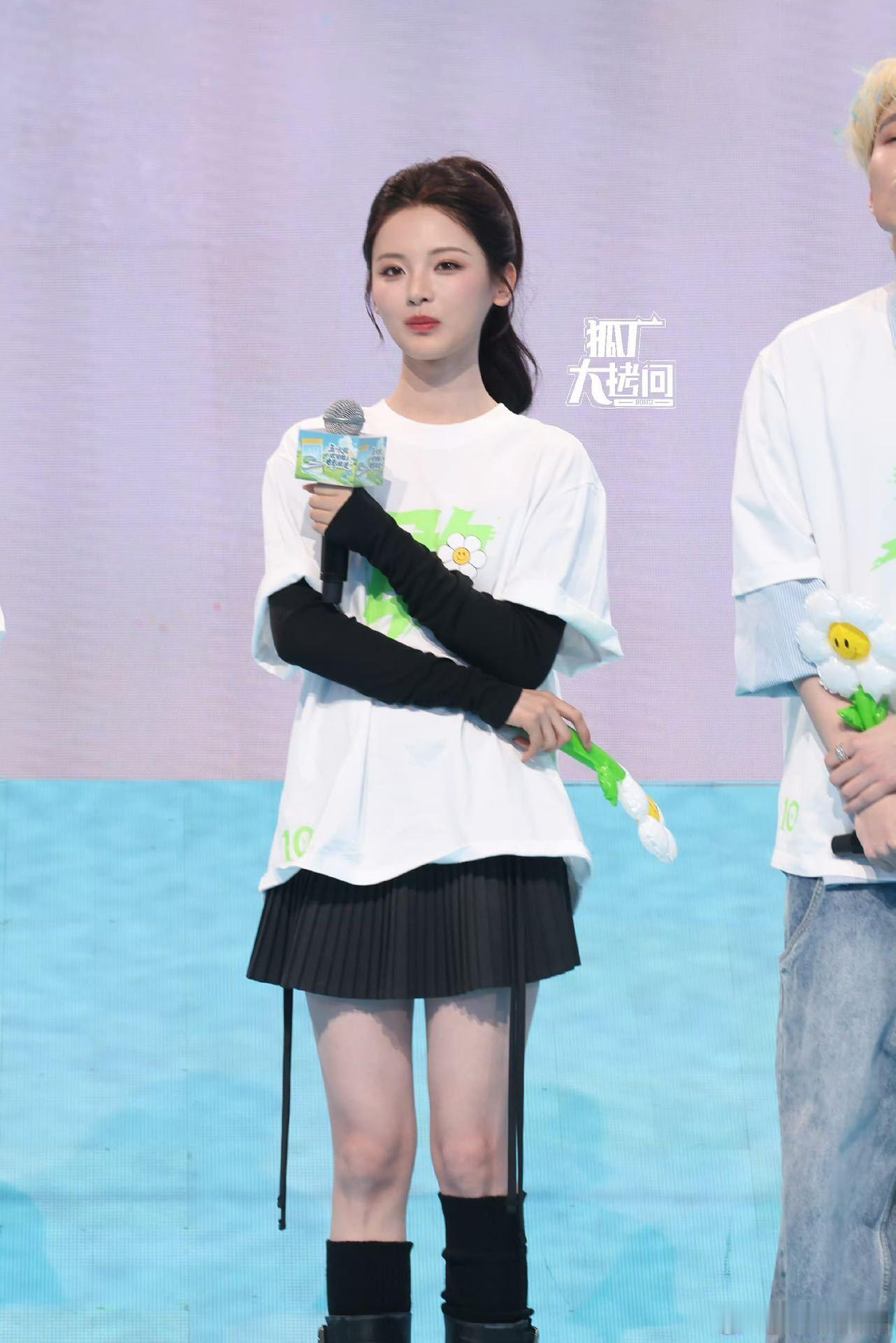 杨超越10间敢死队好温暖的一段话 杨超越的发言真的特别温柔通透，能共情医护人员的