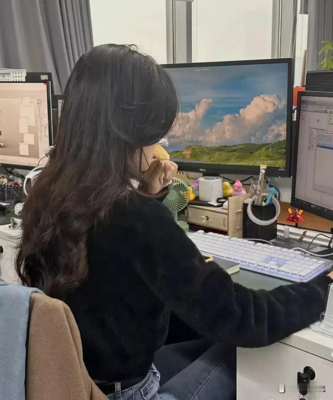 一员工和公司闹翻离职，在开离职证明的时候，HR总监指示离职原因写“绩效未达标”。