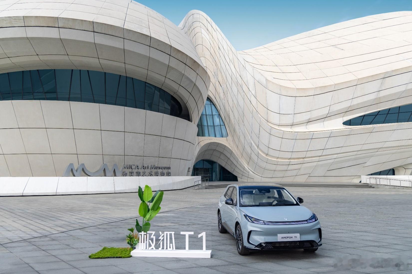 配置拉满极狐T1冬季出行热泵空调加座椅加热超圈粉冬天选纯电，配置到位才省心，极狐