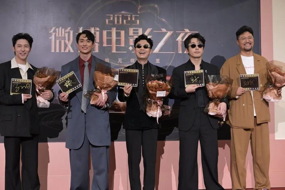 2025微博电影之夜红毯星光璀璨！

丁程鑫用层次化表演雕琢灵魂，台词如刀直击人