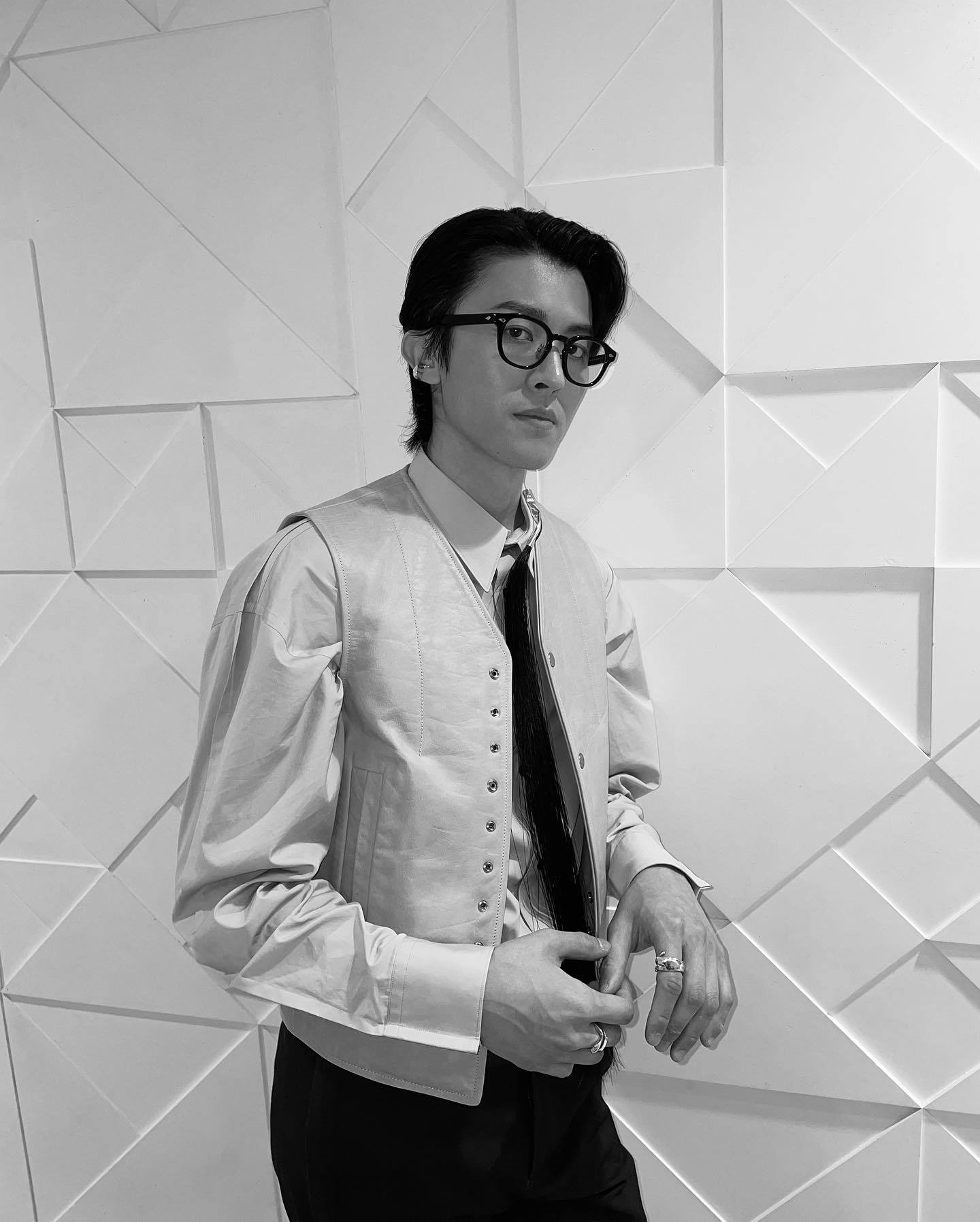 🫦老修用这类眼神拍照的时候最dom了。。 