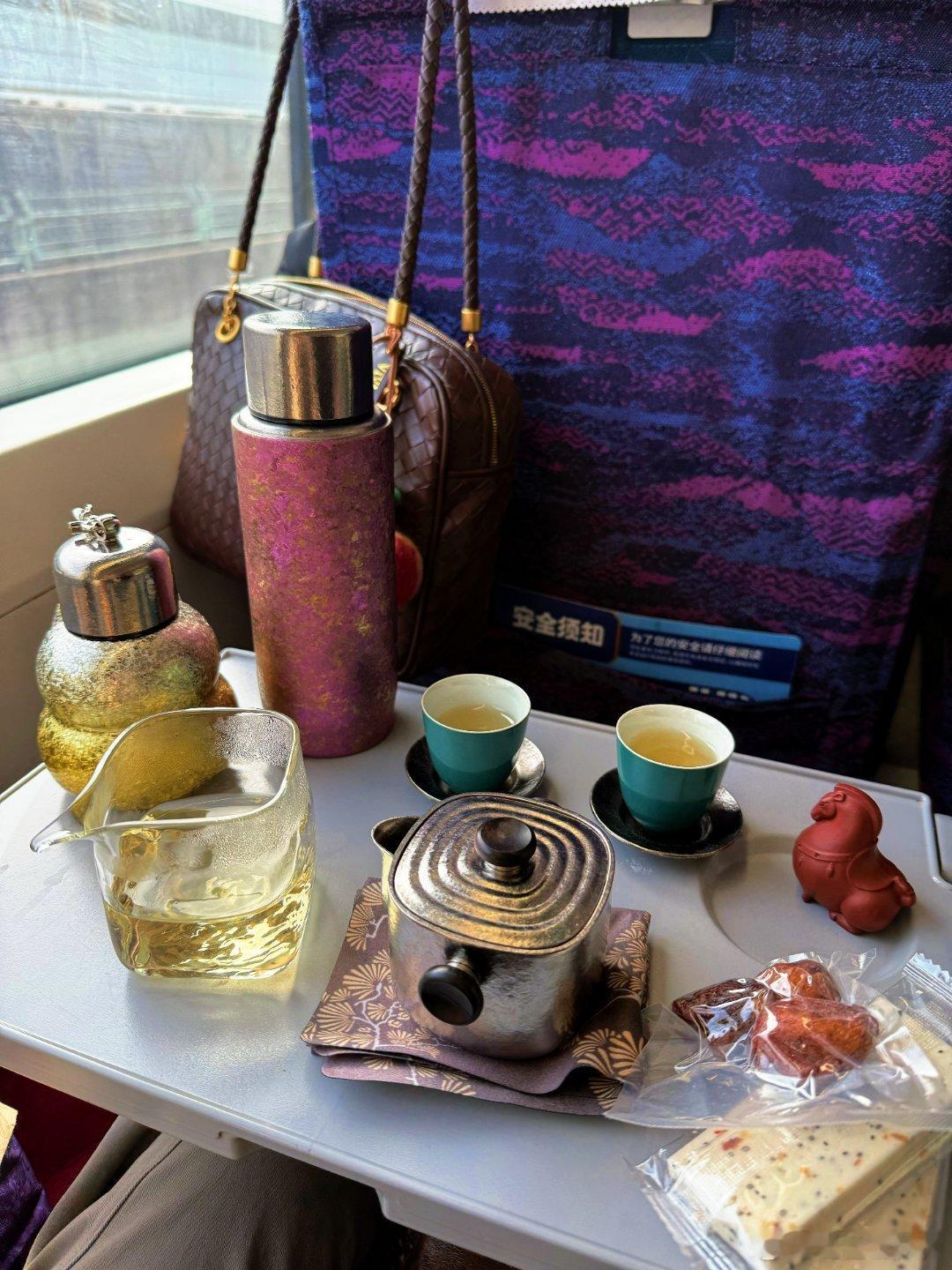 和嘟姐出差就是好 有茶有咖 有风景…… 