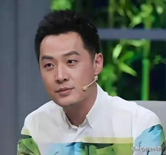 原来这俩是夫妻！

央视主持人舒冬，大家熟悉的《等着我》主持人，北大法学硕士。右