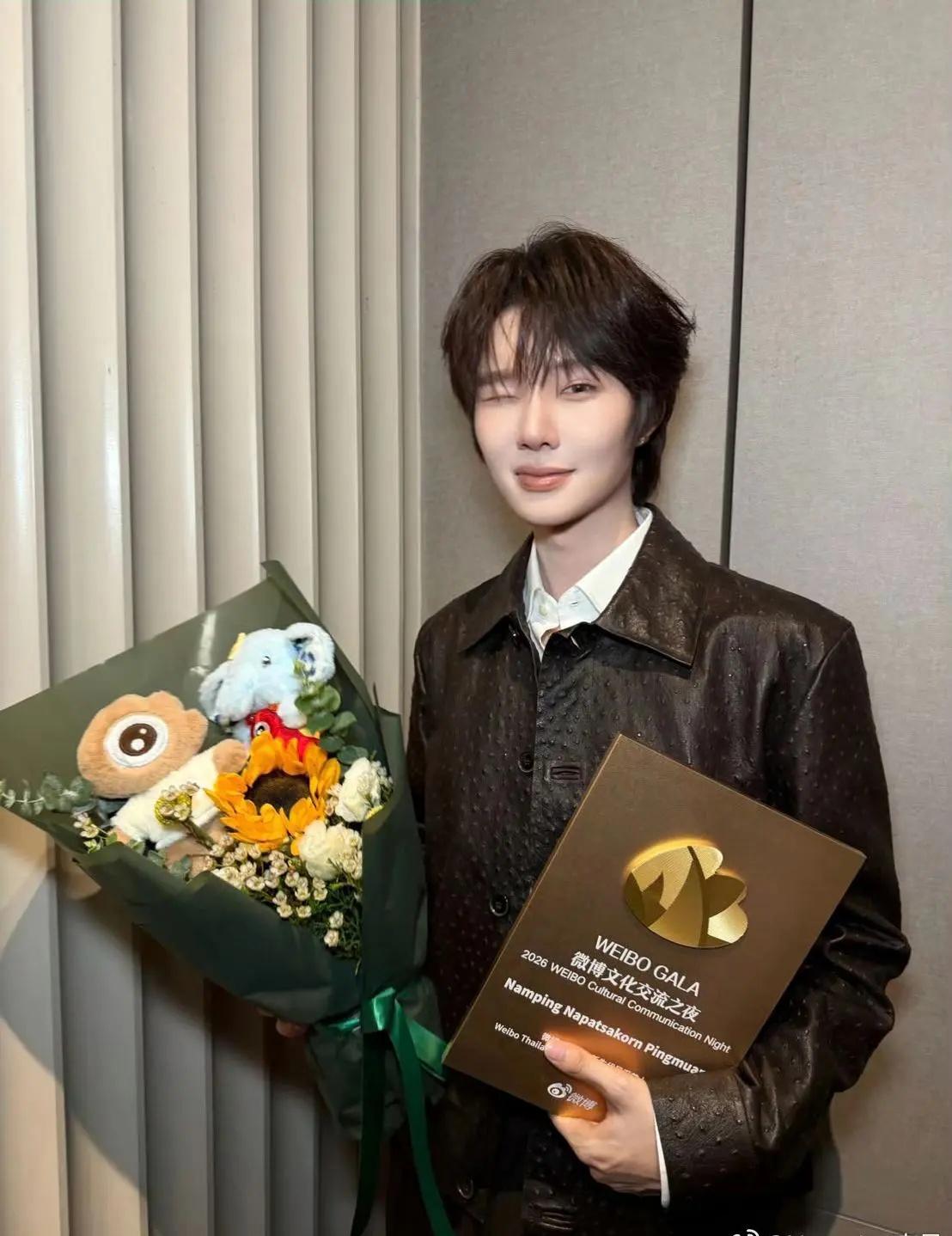 🦆｡ﾟ•┈୨♡୧┈• ｡ﾟ 🐰。微博之夜kengnamping获奖啦～真心祝