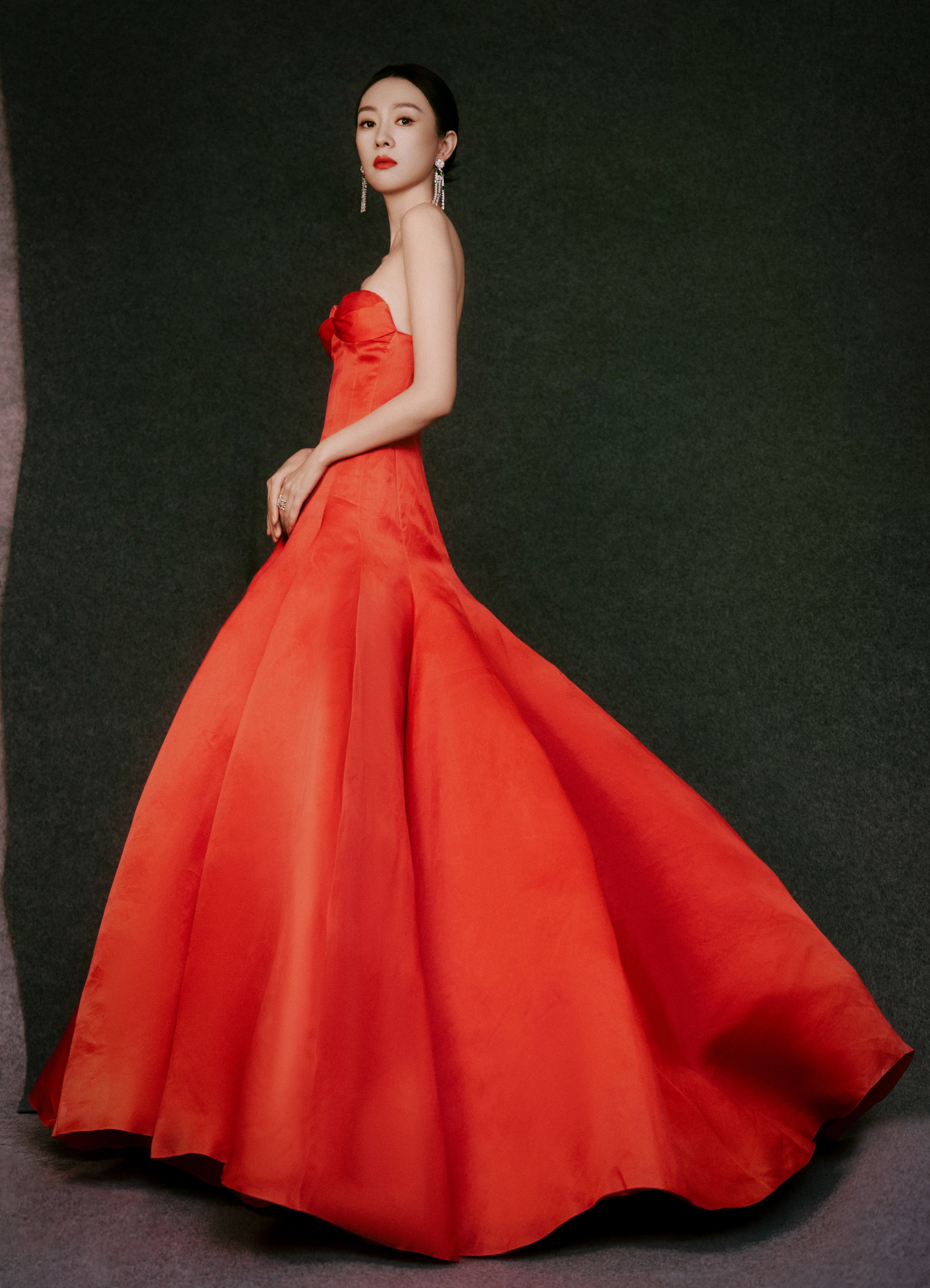 童瑶[超话] 在复制粘贴的时代，你是手写的诗[鲜花] ​​​