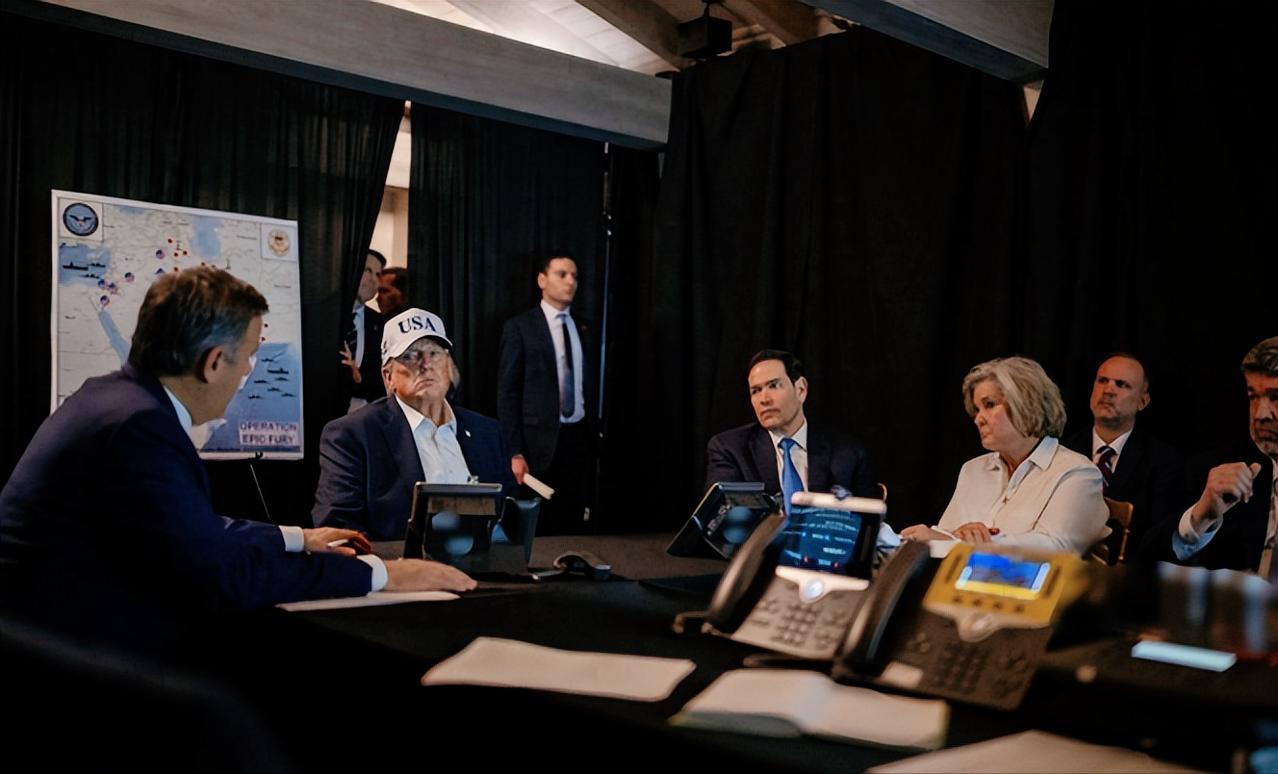 美国政坛一夜变天？原本稳坐特朗普接班人第一把交椅的副总统万斯，如今被国务卿鲁比奥