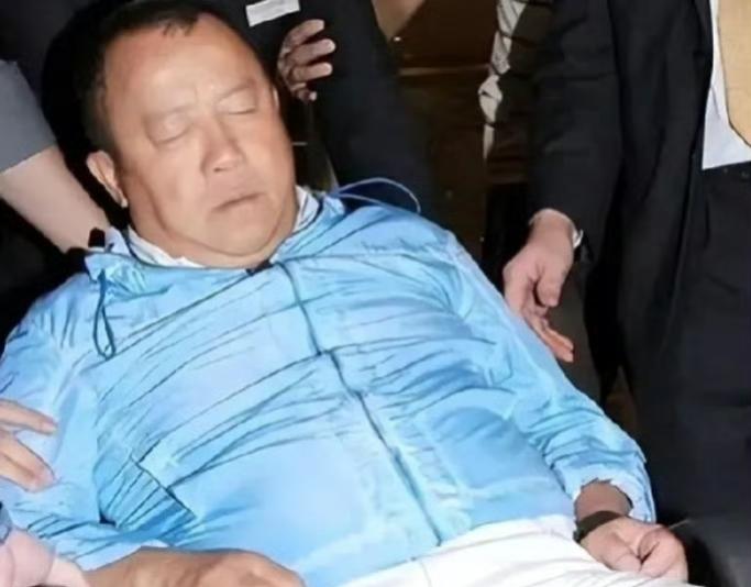 曾志伟，爆出大瓜。
突然毫无预兆的热搜第一，他不会真的在做这种事情吧，希望能够自