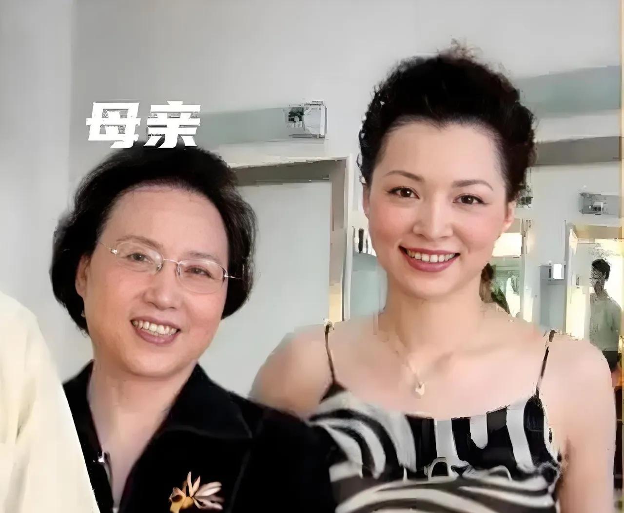 有人说董卿妈妈卵巢癌晚期、结局都与病理有关。与情绪无关，与董卿无关。这是荒唐的说