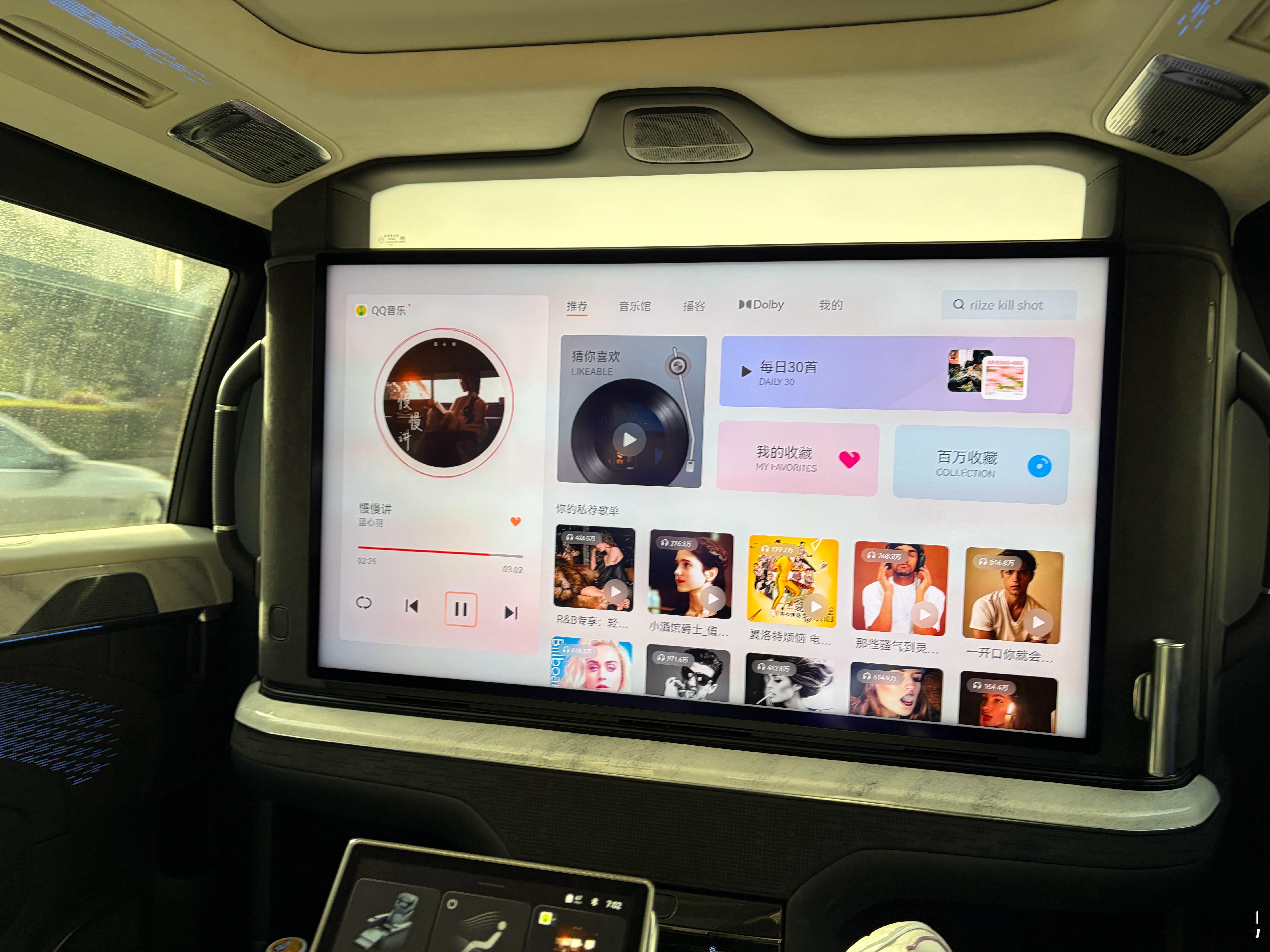 早，出发去重庆。自从我呼吁拉黑川渝火锅之后，重庆的朋友就头疼请我吃啥。上次到机场