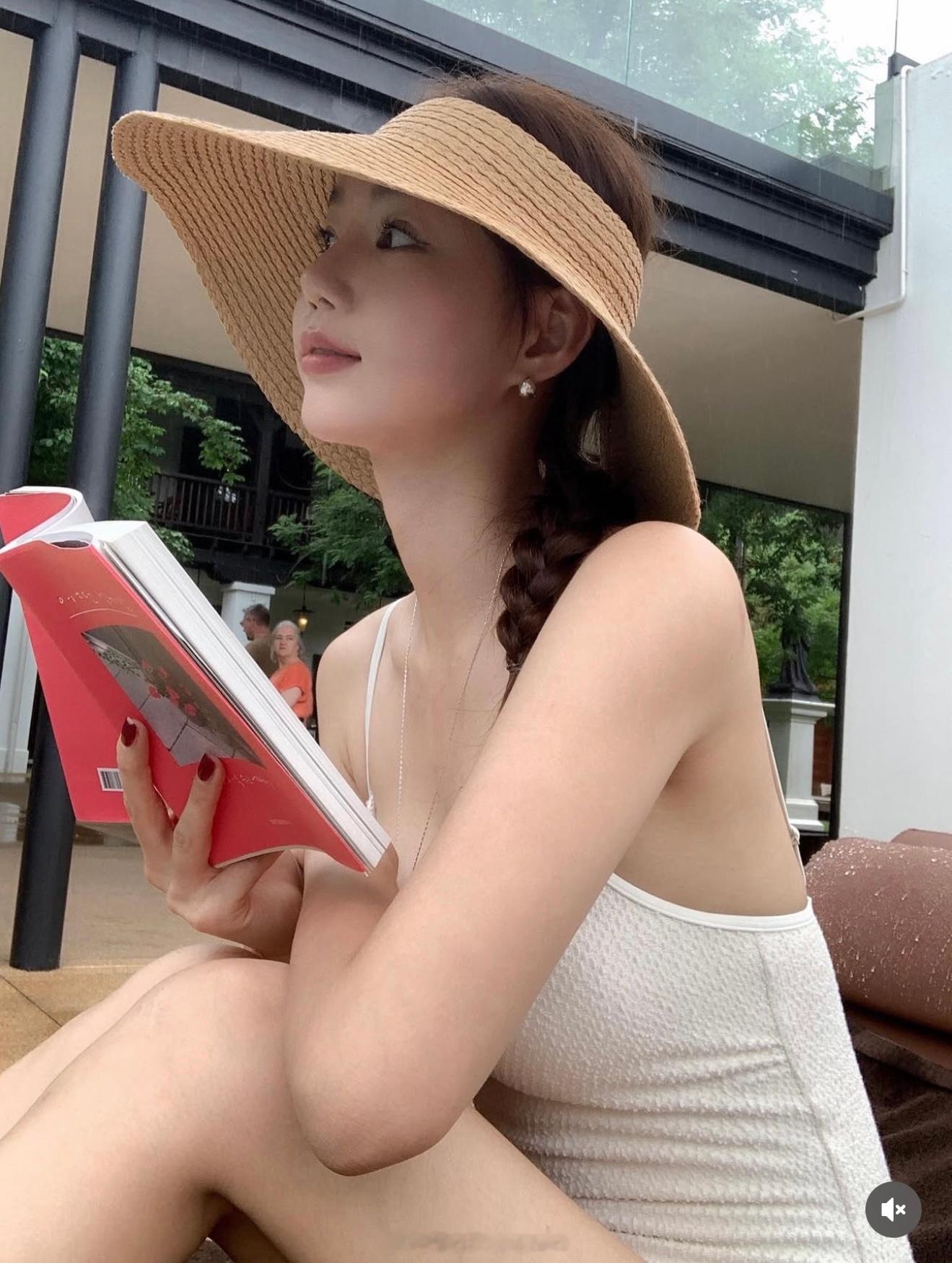 穿搭分享 连续更新第2479天韩国时尚女生日常搭配周日再休闲一天韩系穿搭超能新星