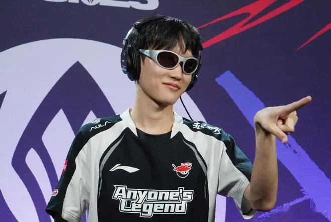 有哪些选手是像“香克斯”一样，之前是稳居中上流，突然爆发成顶尖选手的2025LP