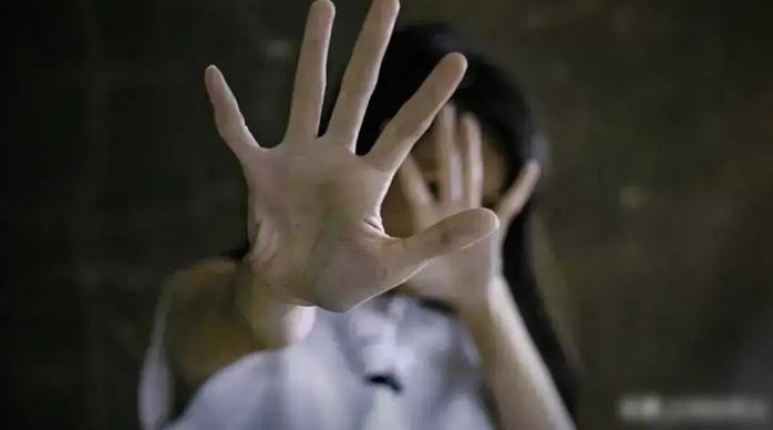 云南昭通，55 岁男子与 84 岁老太发生关系后，被老太孙子当场发现，老太穿好衣