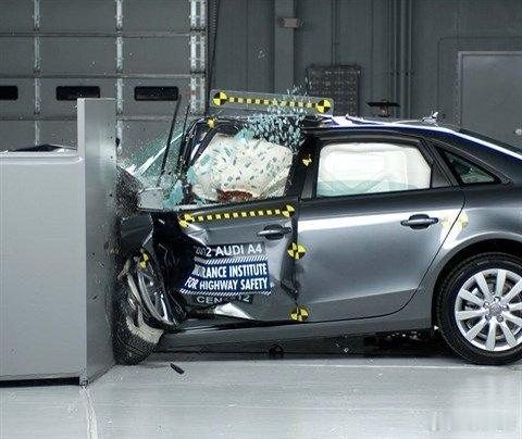 雷总在直播中说到的丢轮保命到底是谁发明的？到底是沃尔沃还是奔驰？这个讨论实际上并