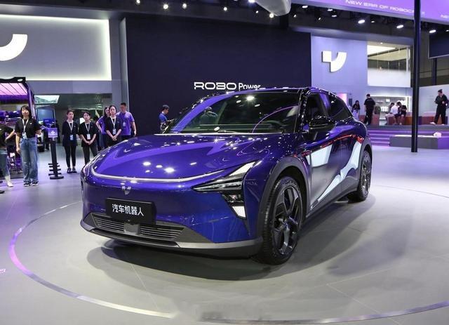 #2023天津车展#【全球首台AI汽车机器人极越01亮相2023天津车展 将于1