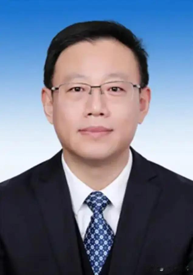 新疆是个好地方，可是有些人却不好好工作

李旭就是其中一员。

身在其位，不为民