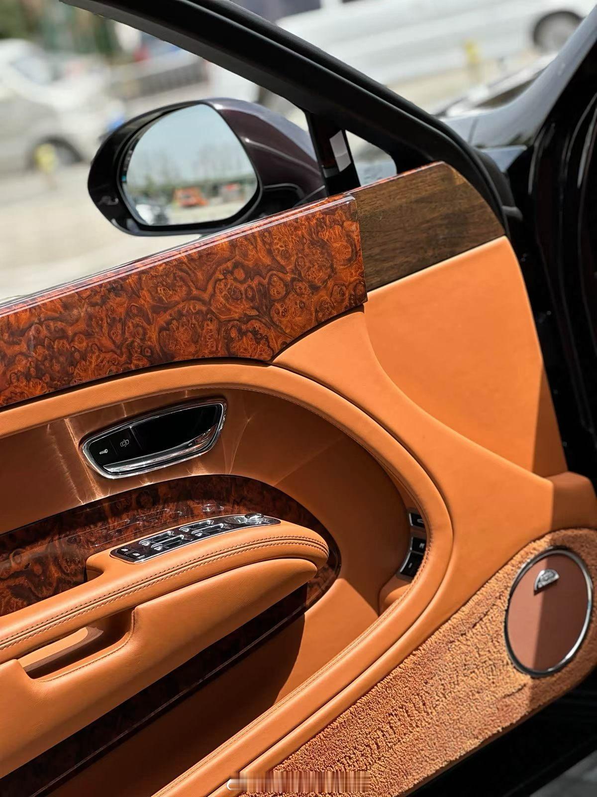 极致老钱风，宾利慕尚！这绝对是新势力拼不出来的奢华感。大v聊车