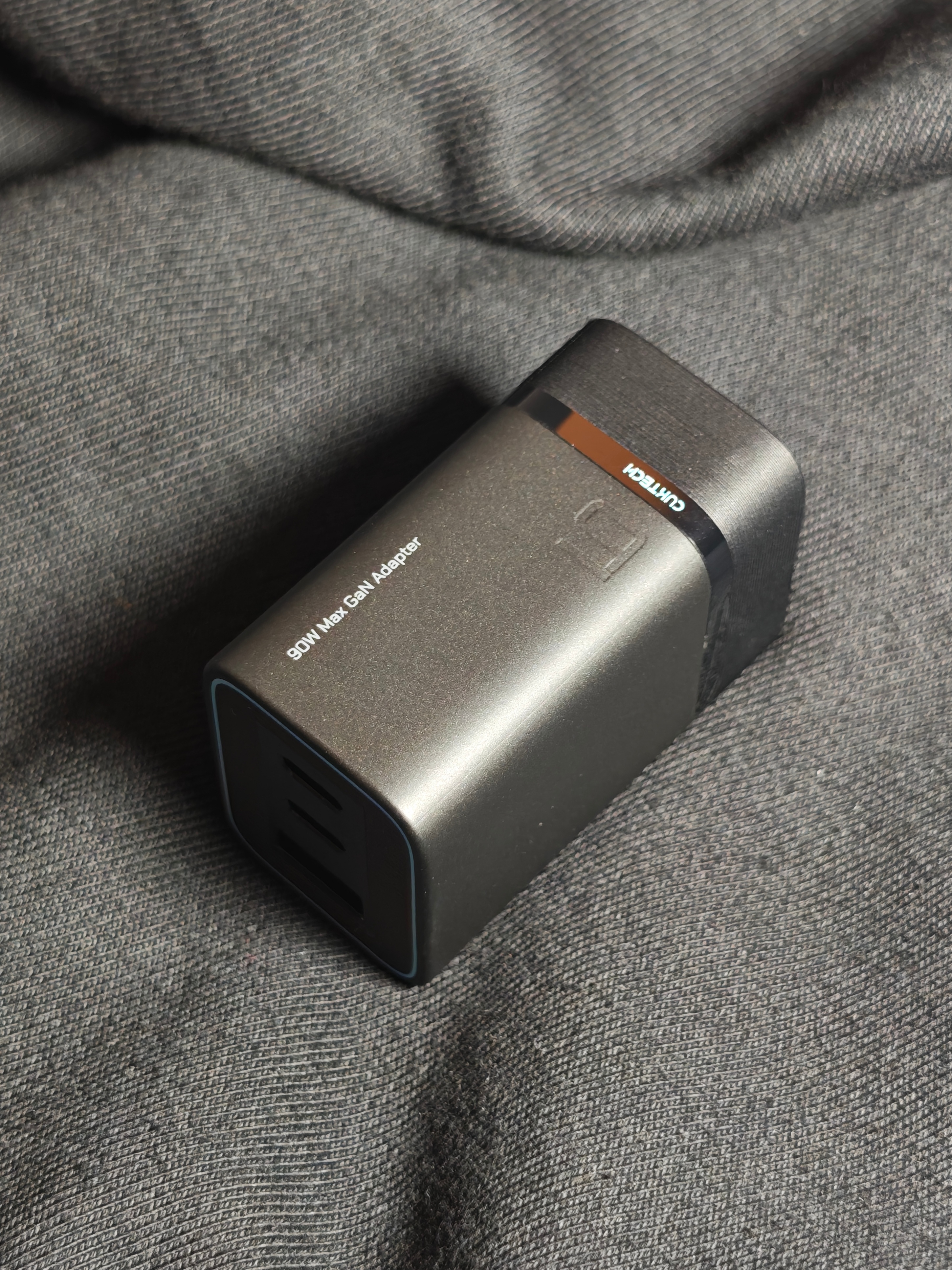 当当当当！酷态科6号充电器Mini上新了Mini的定位很清楚：小而强，整体体积大