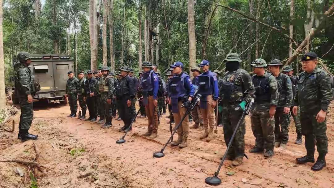 泰柬越打越凶，中美相继发声，泰国同意停战，但有一个前提条件