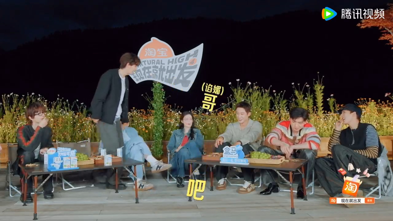 胡先煦对着黄景瑜又是撒娇又是放狠话，结果被捏得直接苦笑，黄景瑜嘴上说着“一二三”