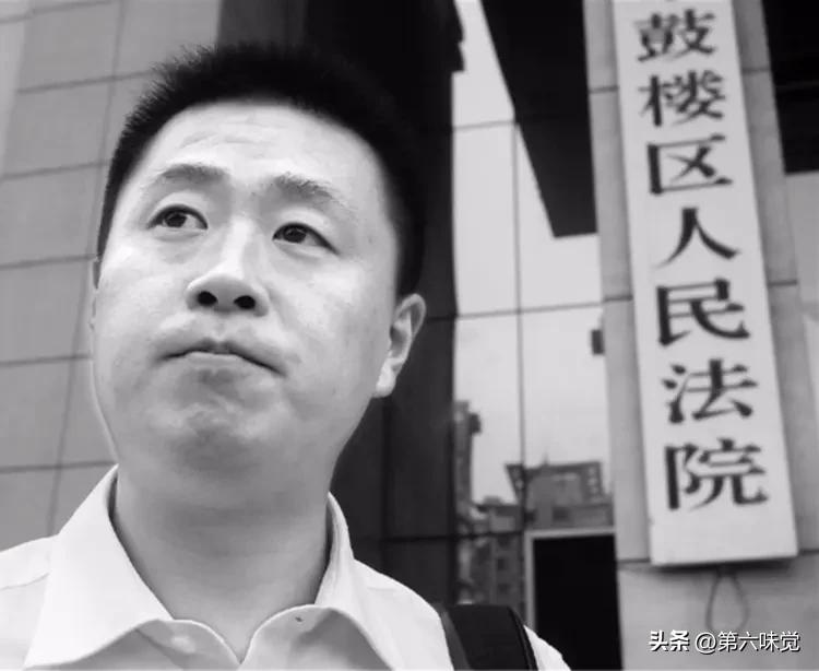 2007年南京彭宇案，让无数普通人学会遇事优先自保；
2026年韩杰医生案，让整