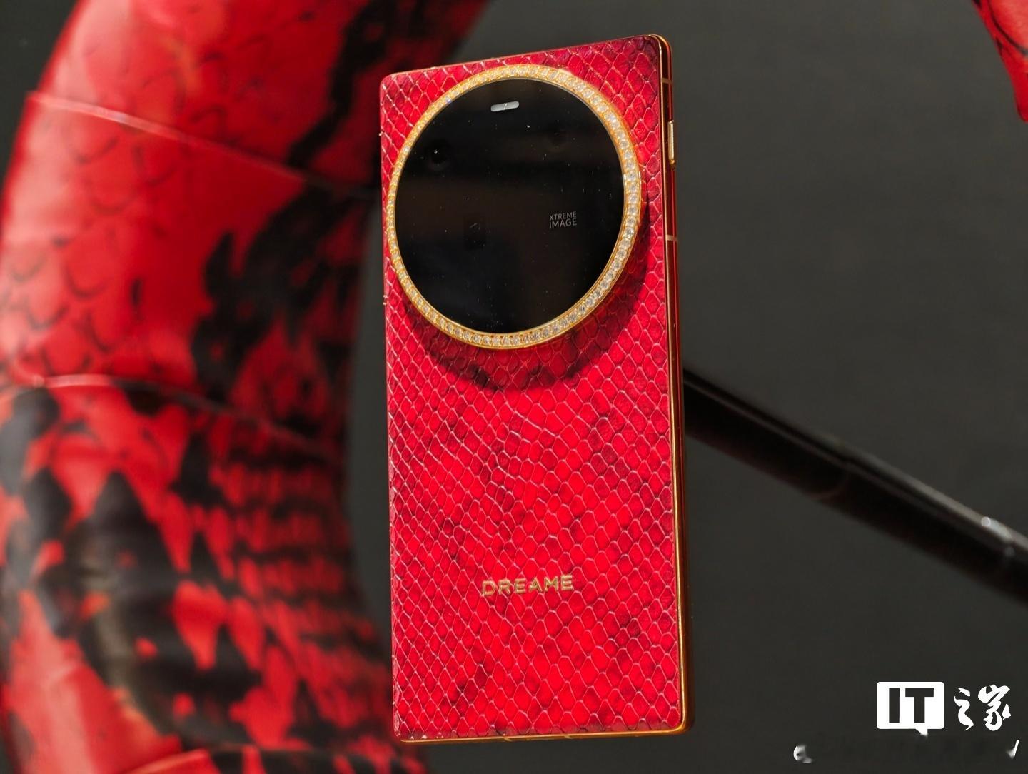 追觅手机上手追觅手机的外观，感觉审美高低不一，比如前三张还挺精致好看，后三张给我