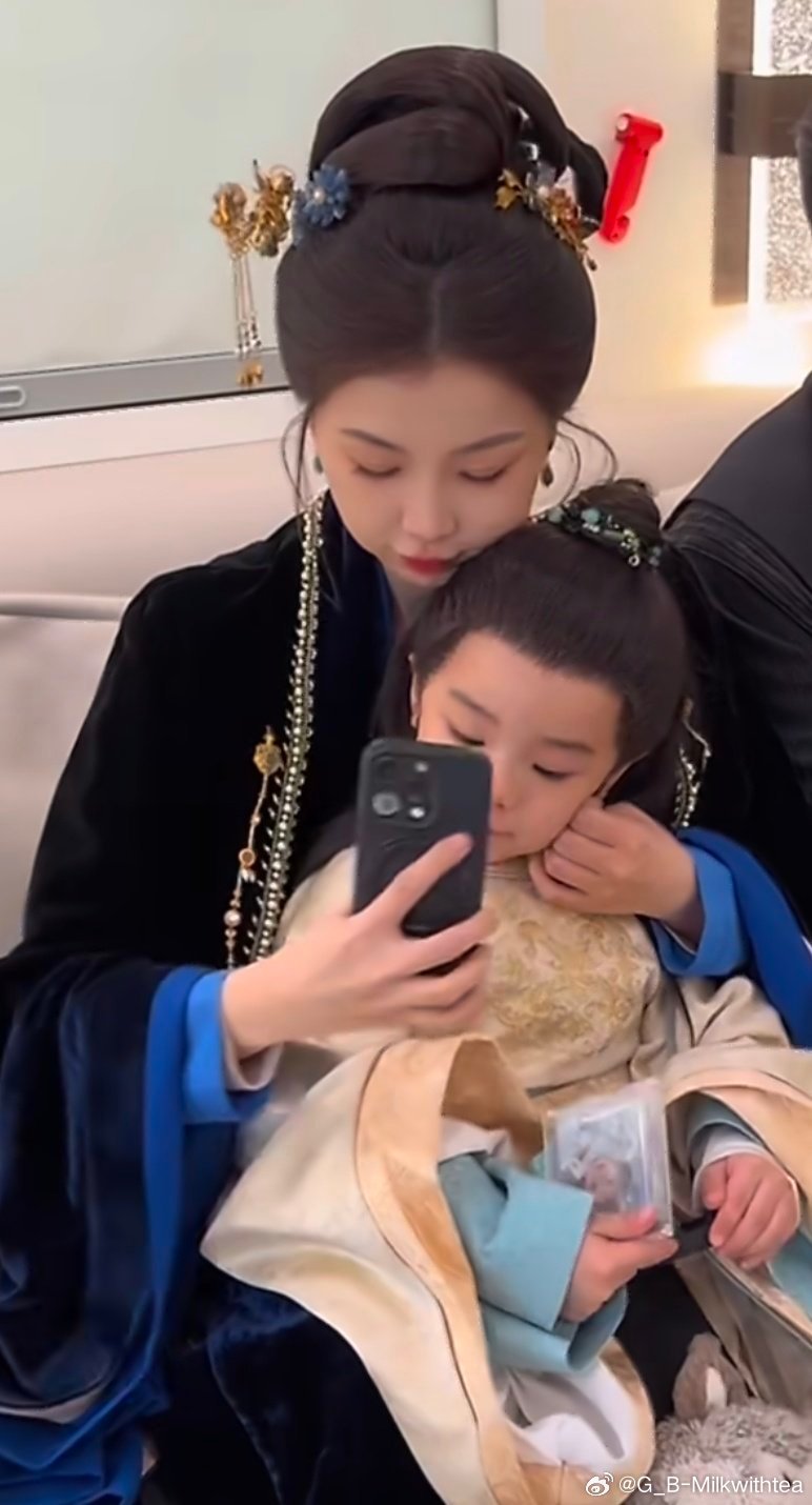 小柿子拿着什么分我一份