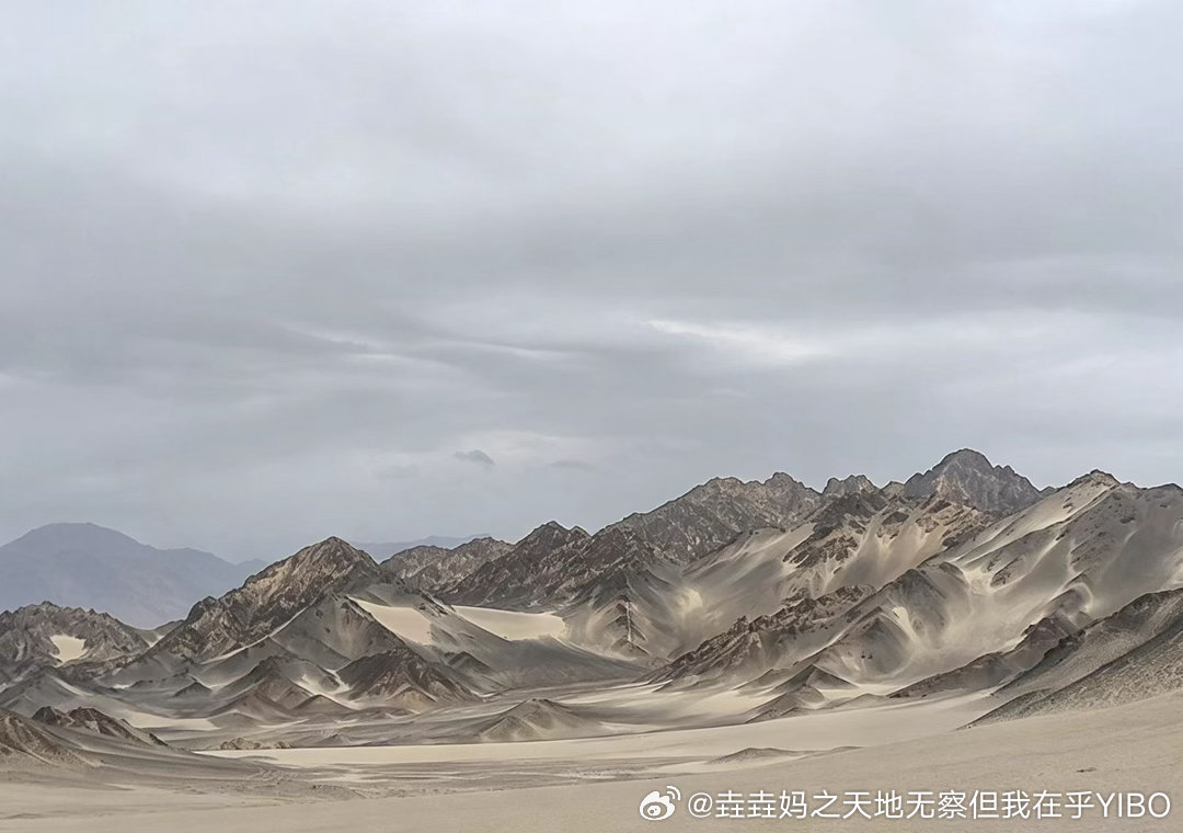 去过新疆的人嘴是真的严去过新疆，还行啊，只是一路都收费[并不简单]如果是公厕味道