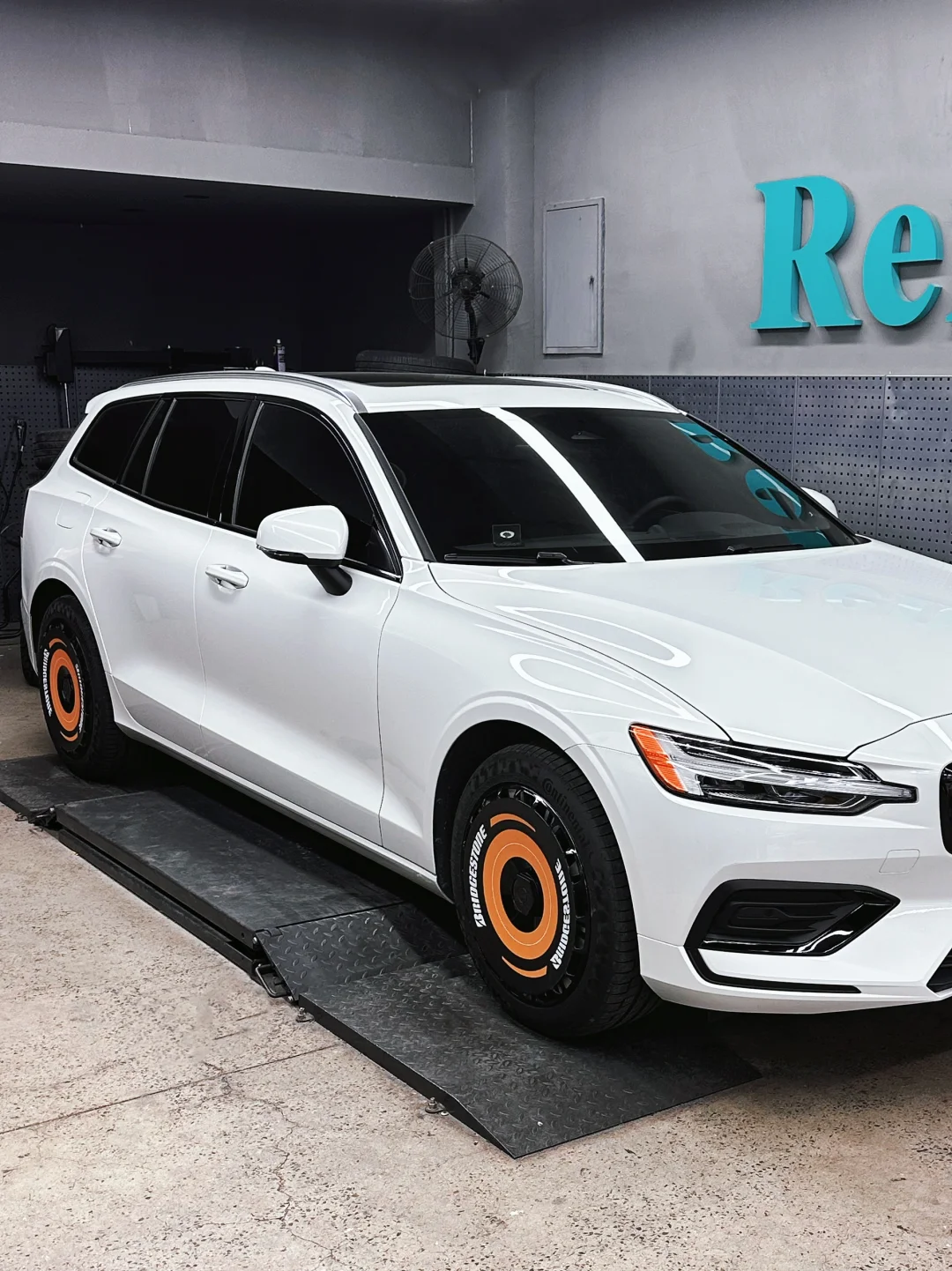 沃尔沃瓦罐装上轮毂盖也很帅的