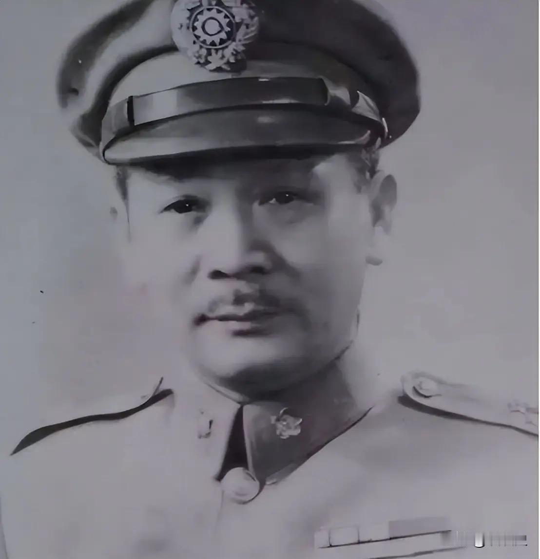 1941年皖南事变后，全国12个战区司令都签了反共通电，就他一个人拒绝了，蒋介石