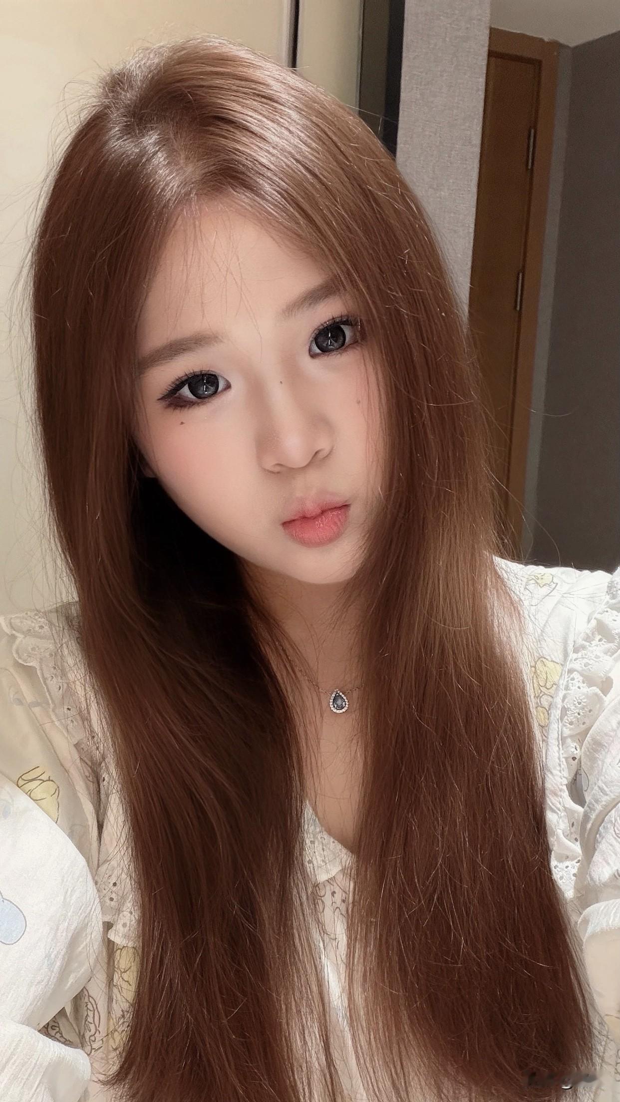 什么样的女人算自然美身材匀称，不是过度减肥或健身塑形。