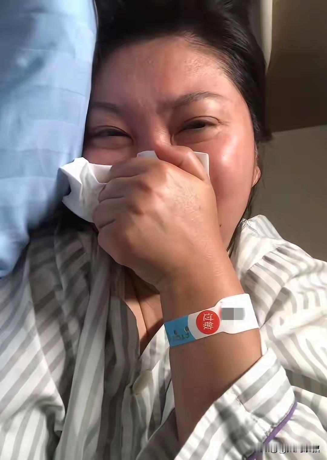 王暖暖送医抢救

推送里跳出这几个字，让我额头一震，第一反应是：王暖暖又怎么了？